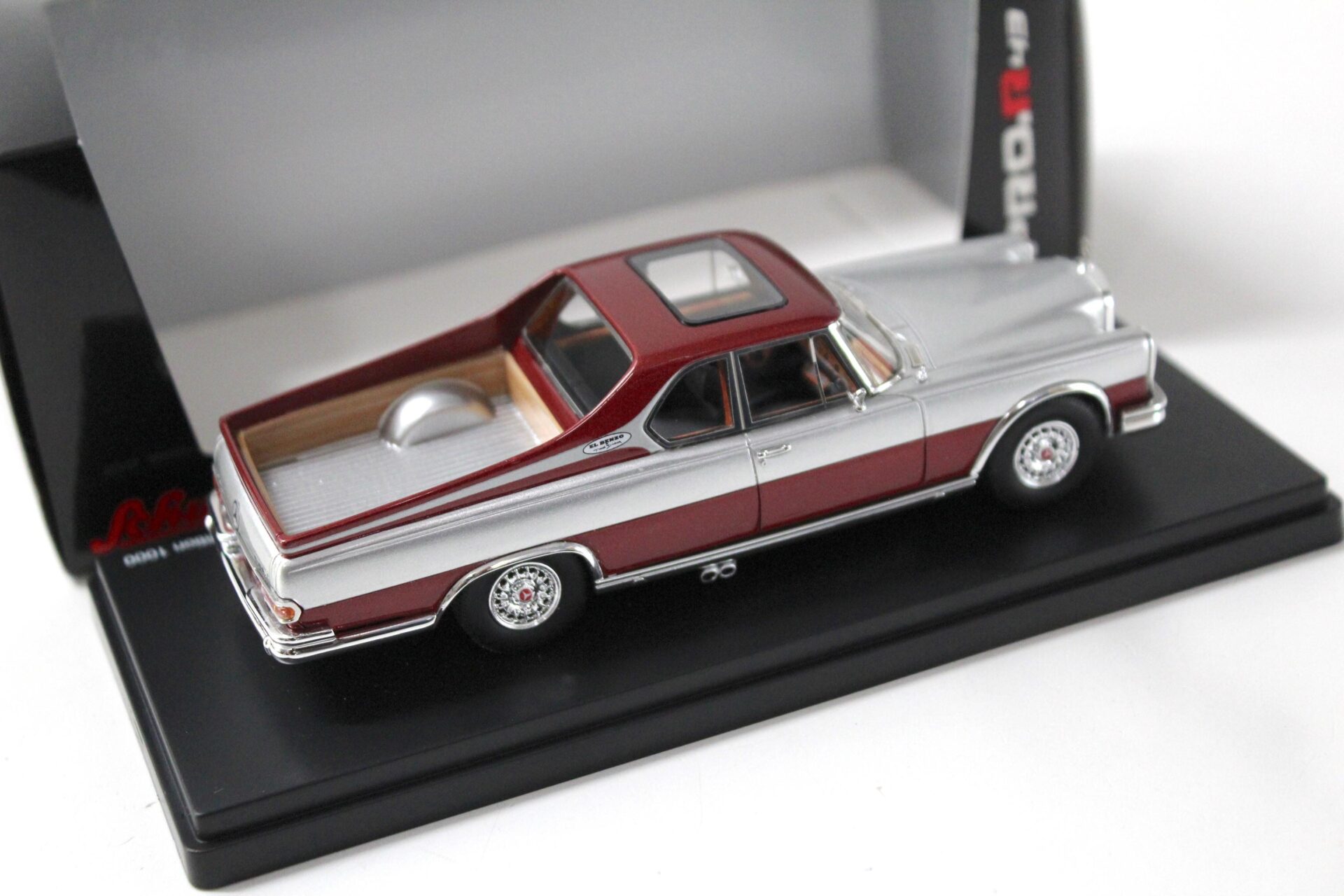 1:43 Schuco PRO.R43 Mercedes 600 Pick-up EL Benzo silver/ red