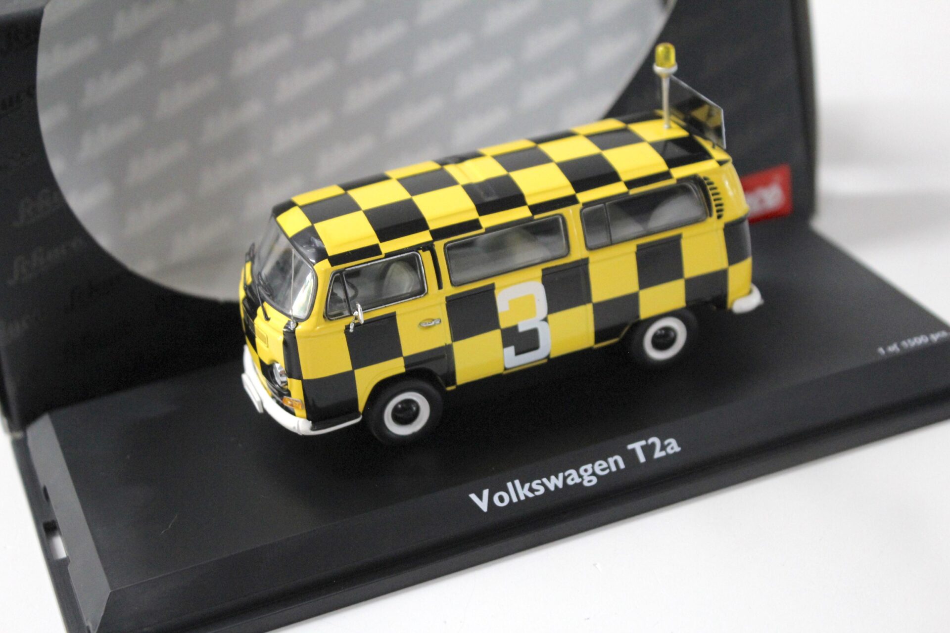 ID 44792 orig.jpg 1:43 Schuco VW Bus T2a FOLLOW ME black/ yellow #3