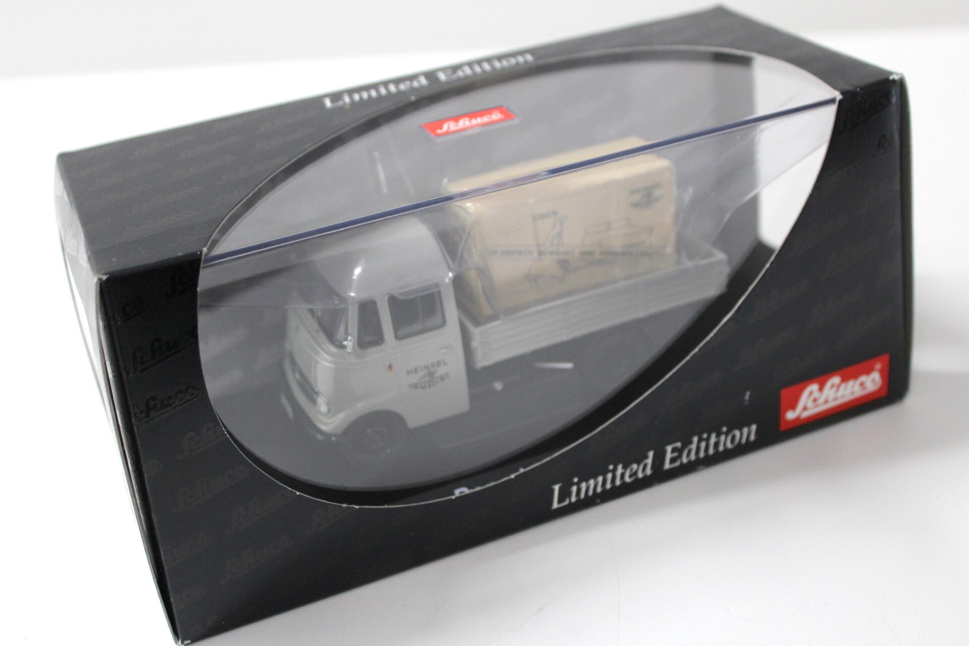 1:43 Schuco Mercedes L319 Pritsche mit Piccolo Heinkel Roller