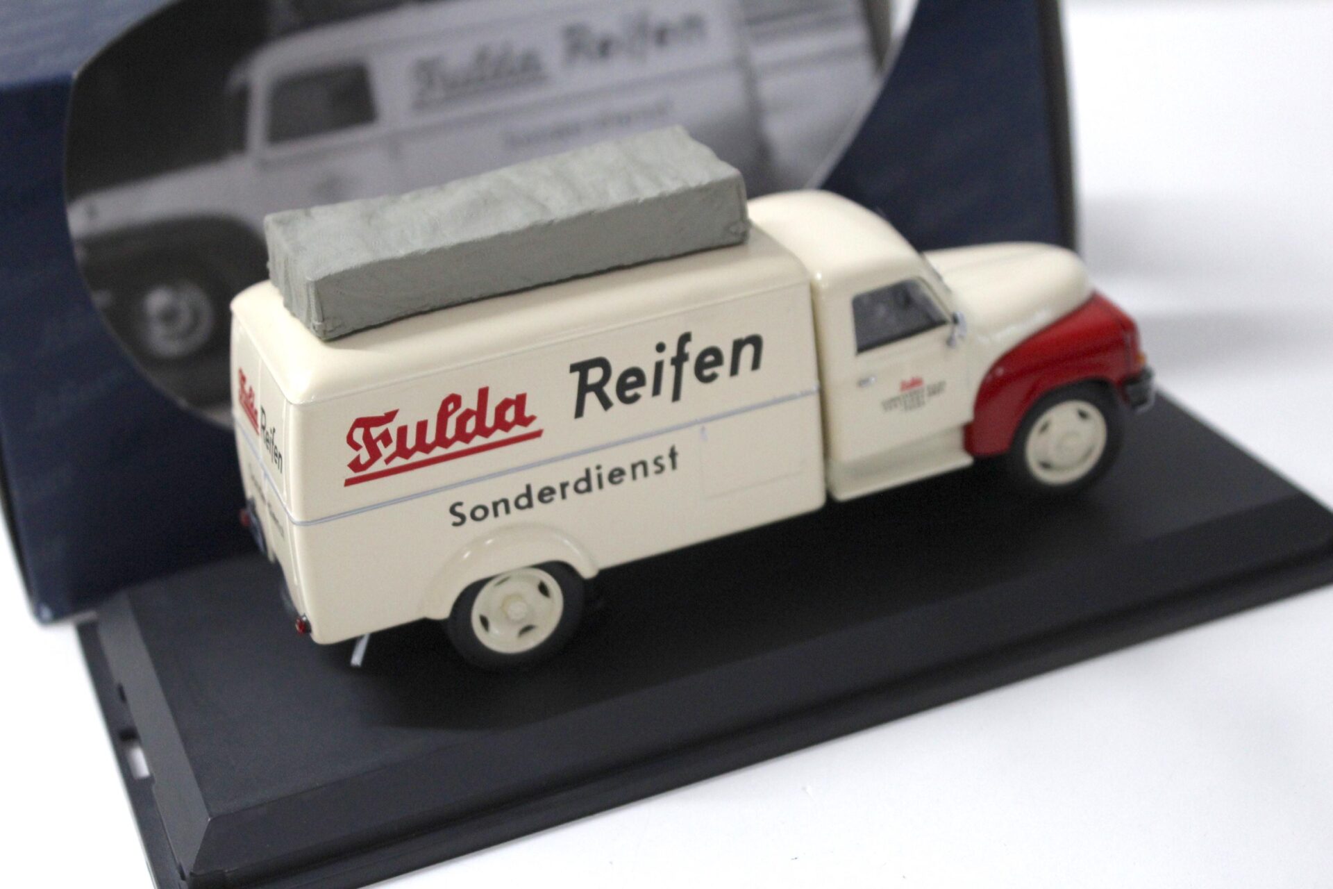 1:43 Schuco Hanomag L28 Kasten-LKW Fulda Reifen beige