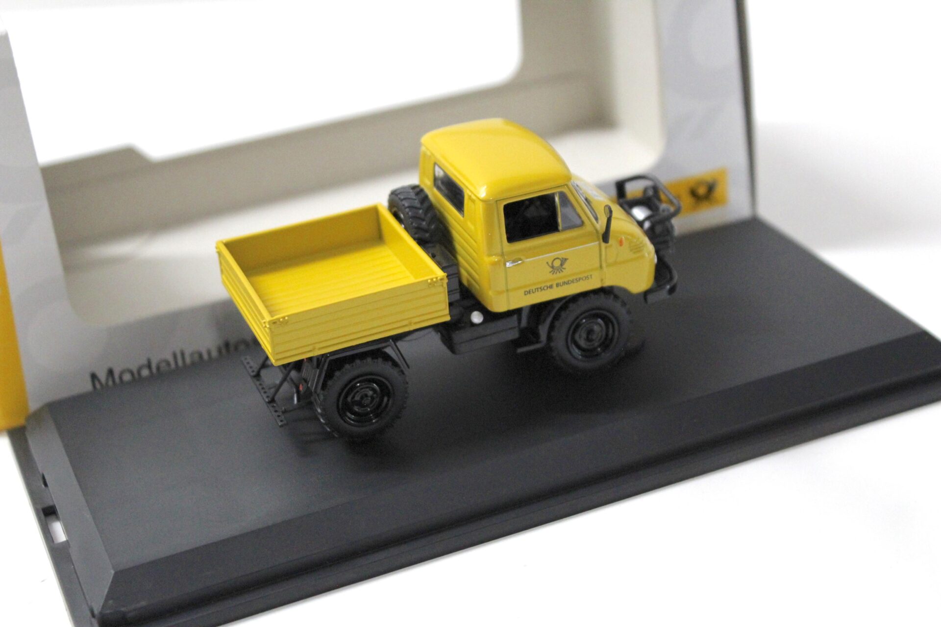1:43 Schuco Mercedes Unimog 411 Deutsche Post yellow