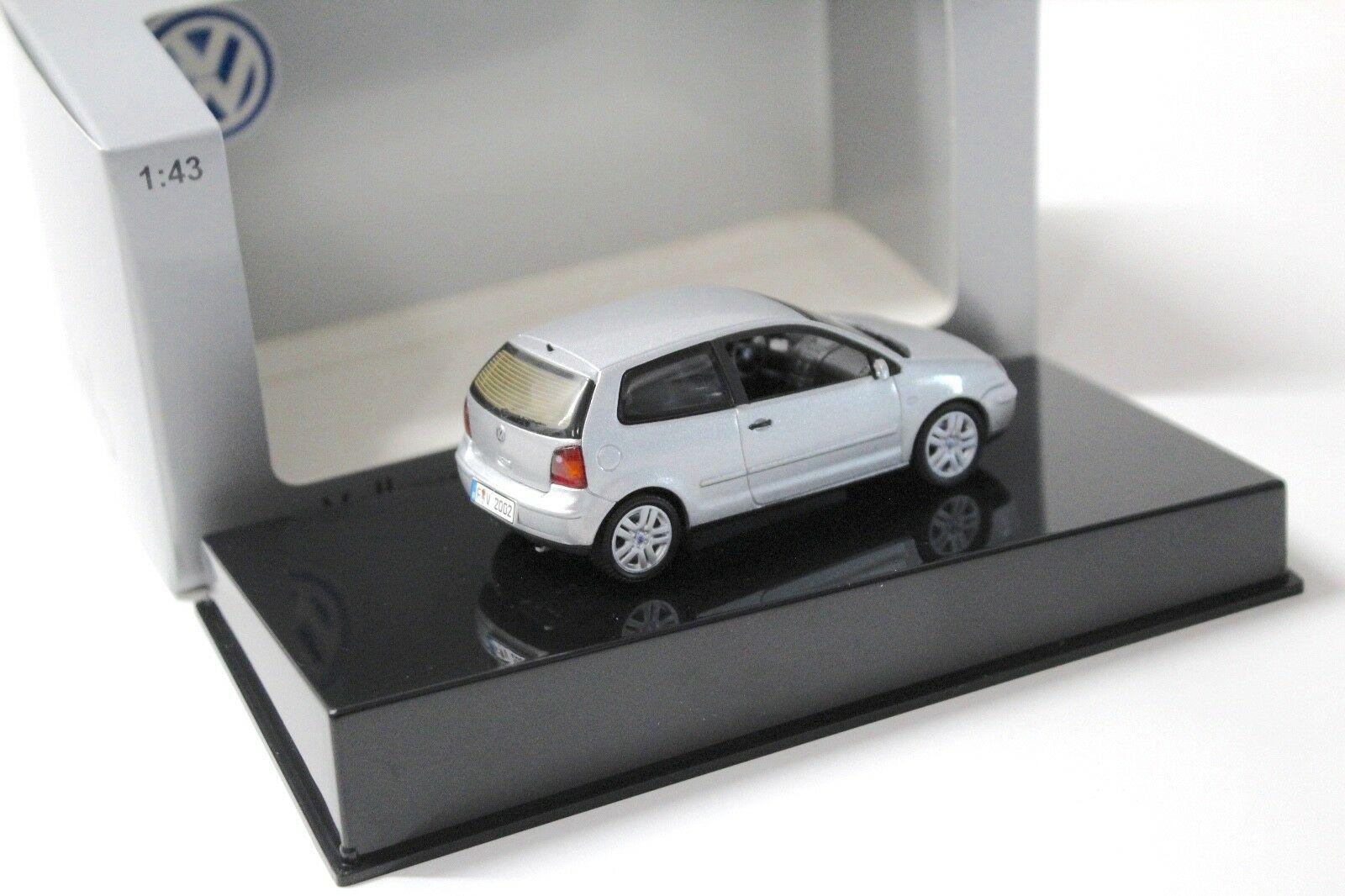 1:43 AUTOart VW Polo 9N silver DEALER VERSION