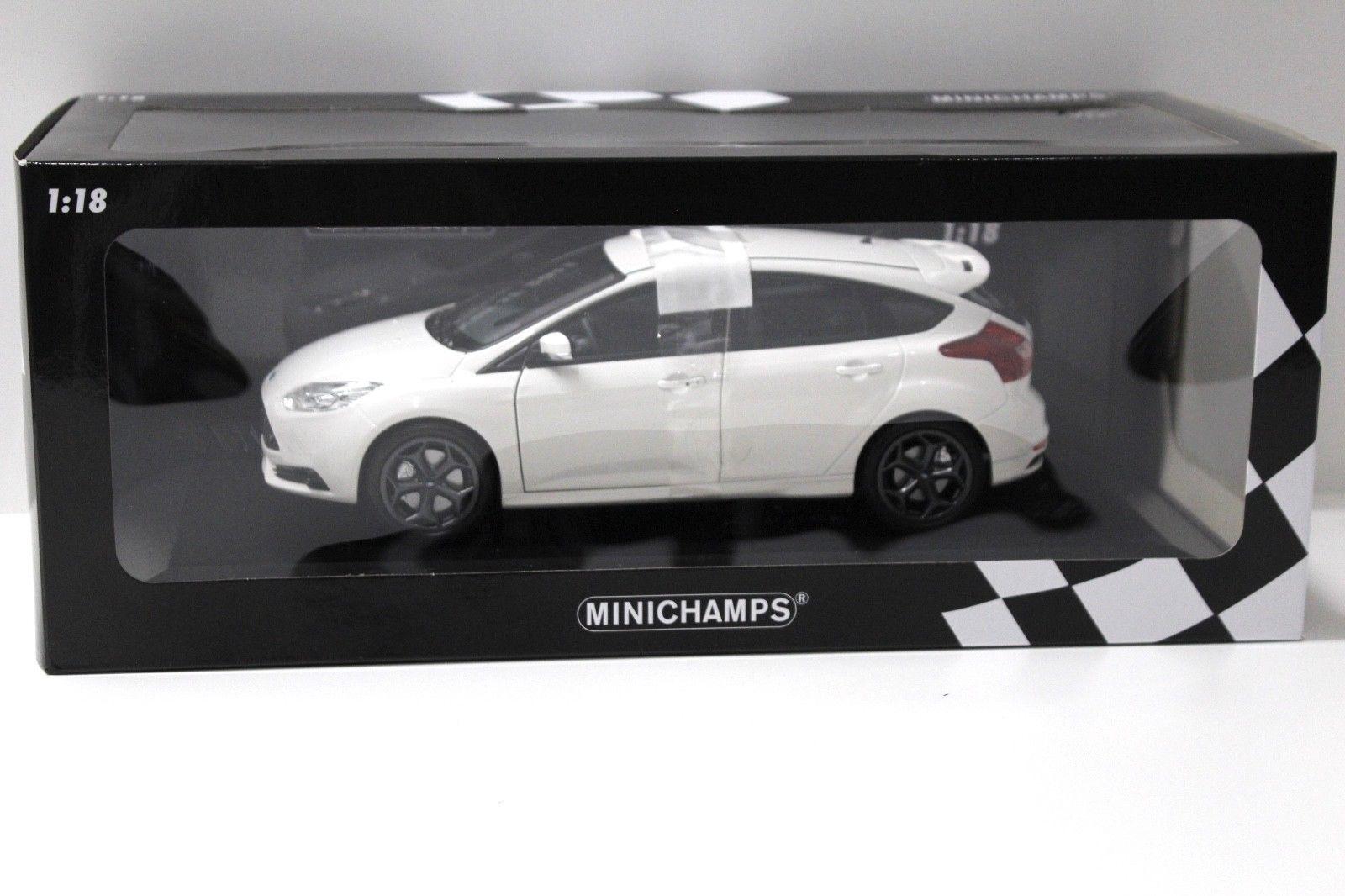 1:18 Minichamps Ford Focus ST 2011 white