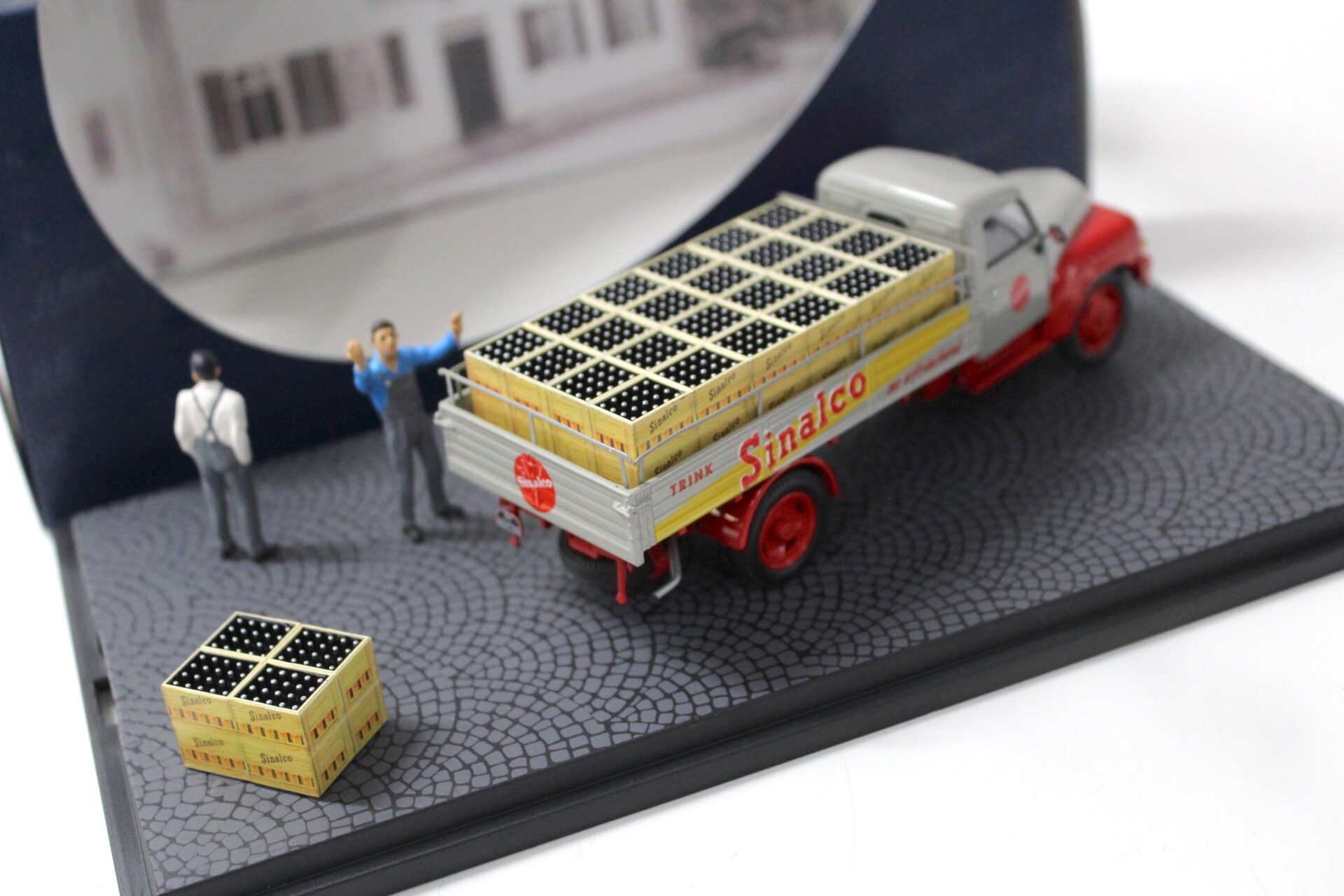 1:43 Schuco Hanomag L28 SINALCO Diorama + Figuren