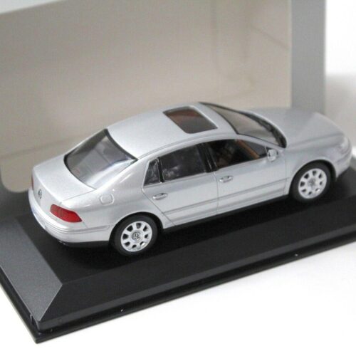 1:43 Minichamps VW Phaeton Limousine silver DEALER VERSION