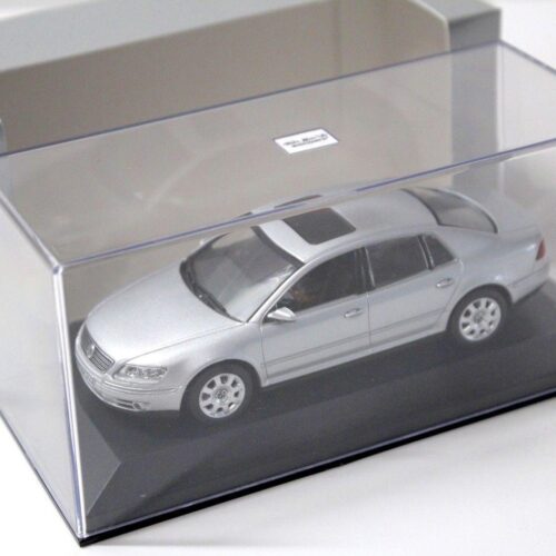 1:43 Minichamps VW Phaeton Limousine silver DEALER VERSION