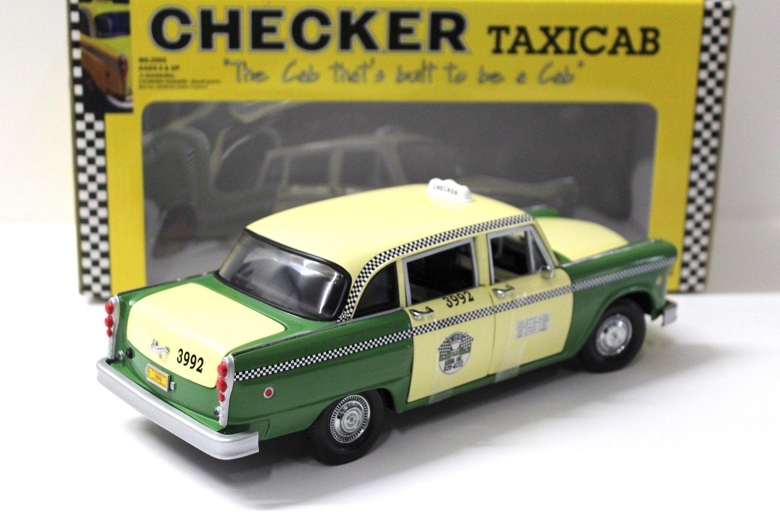 1:18 SunStar Checker Taxi Cab green/beige