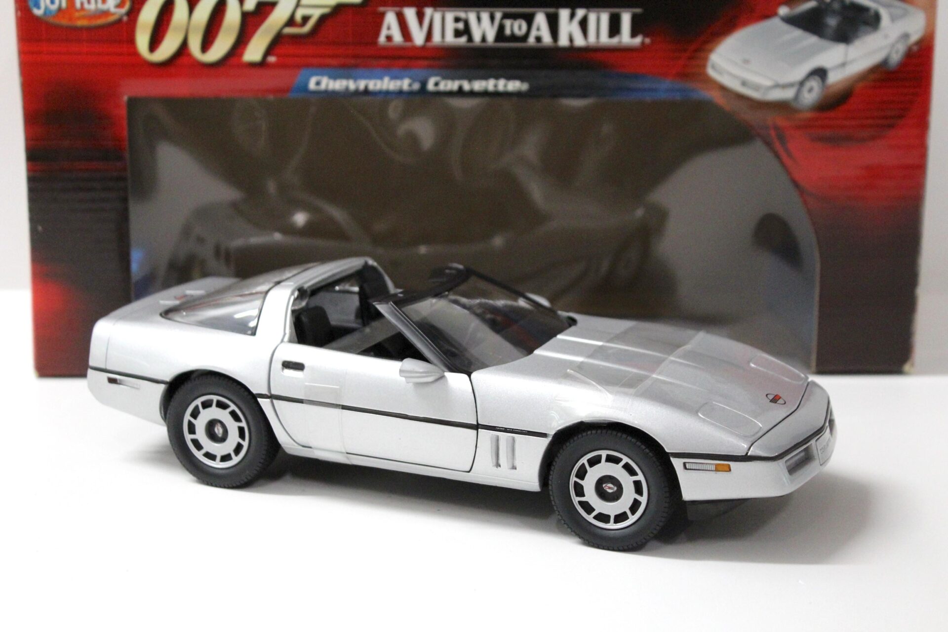 1:18 Joyride ERTL Chevrolet Corvette James Bond "A View to a Kill"