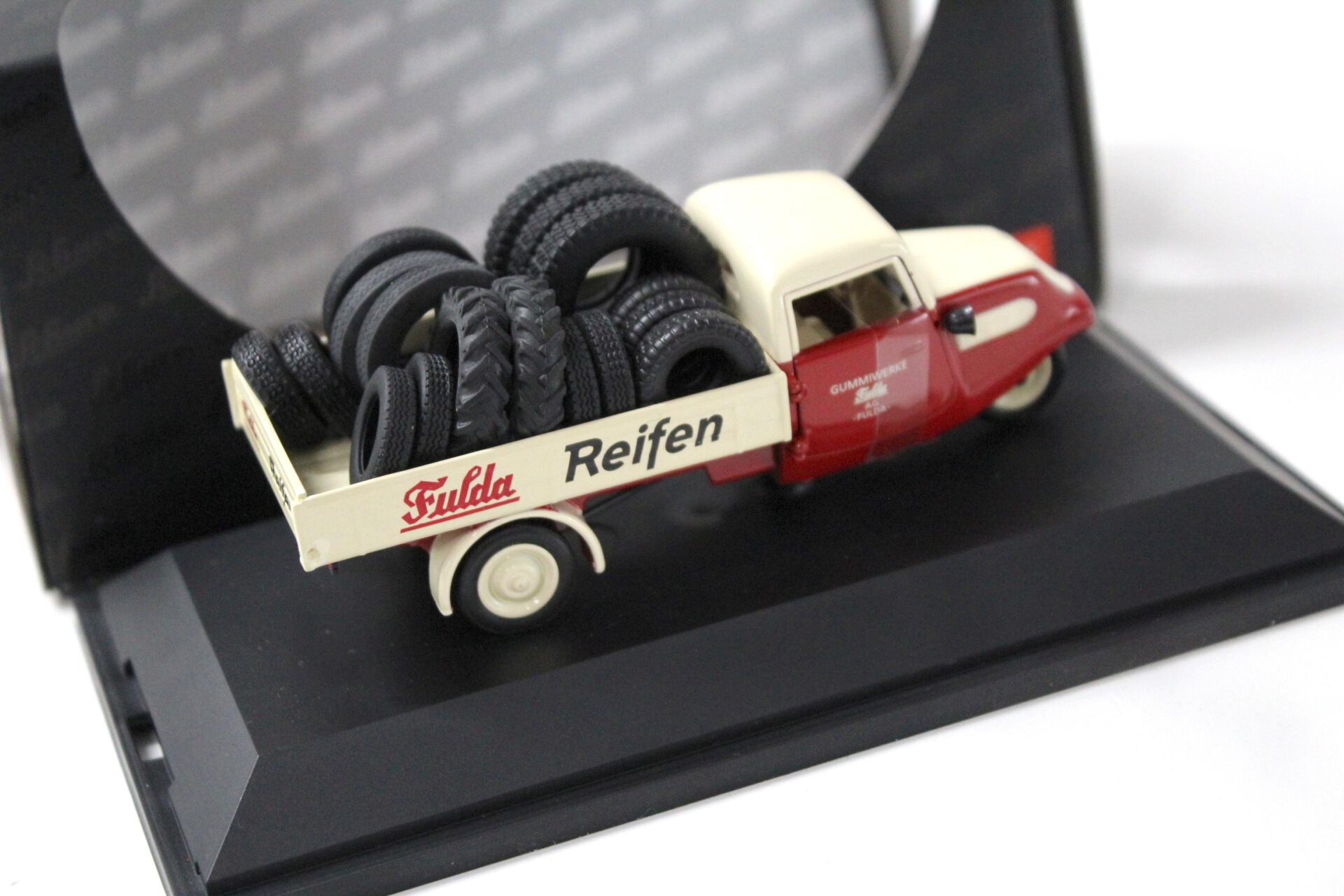 1:43 Schuco Tempo Pritschenwagen "Fulda Reifen" red/ white