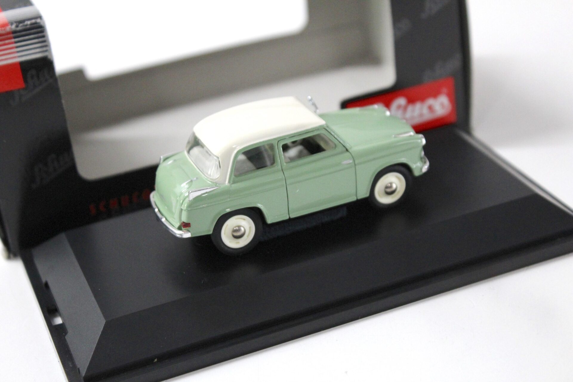 1:43 Schuco Lloyd 600 light green/ white roof