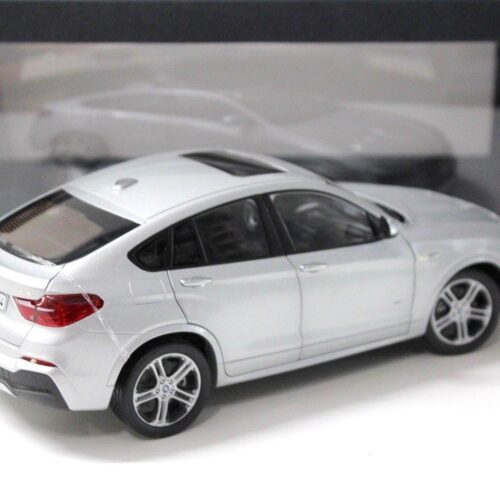 1:18 Paragon BMW X4 (F26) Glacier silver M-Pack DEALER VERSION