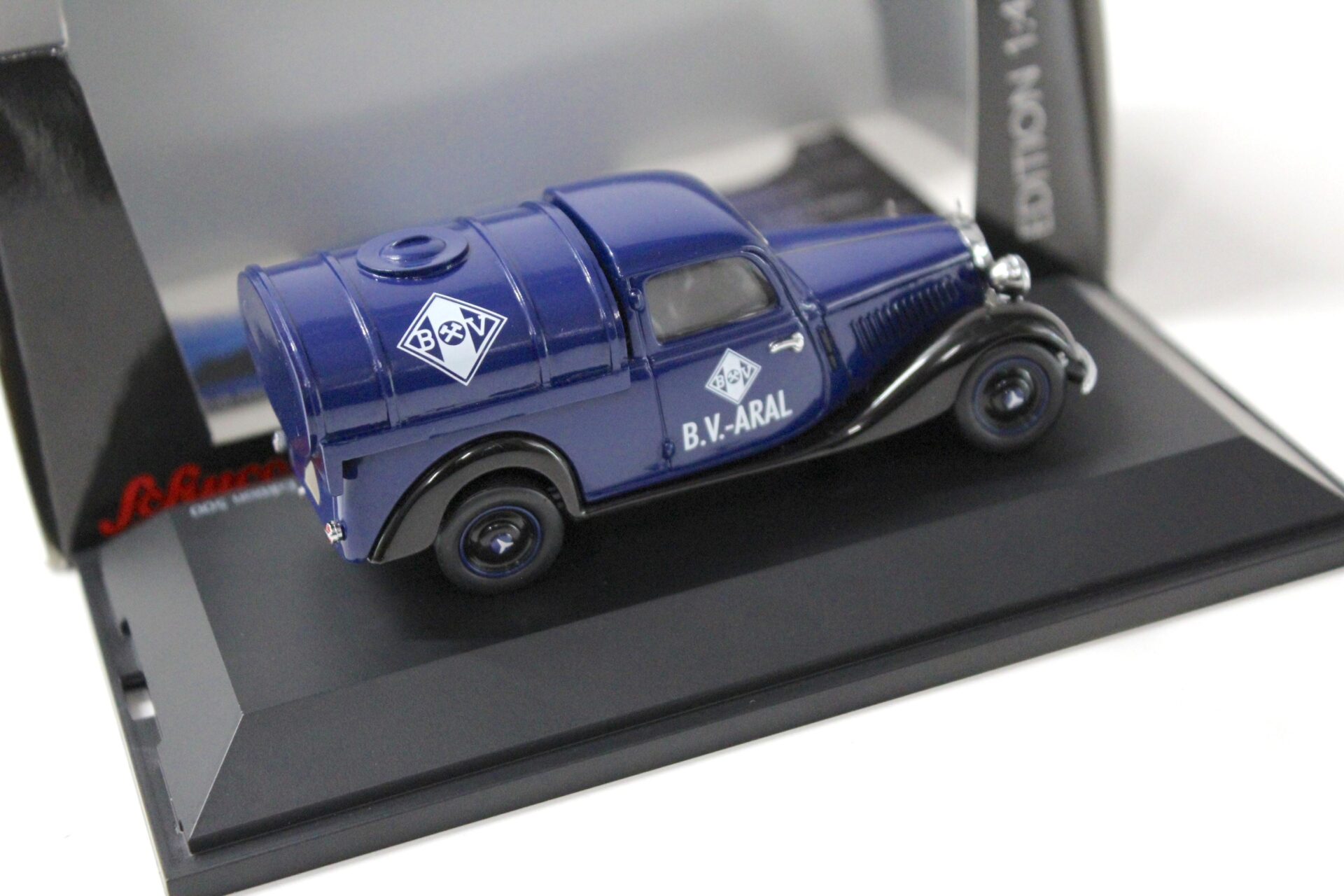 1:43 Schuco Mercedes 170V Tankwagen "ARAL" dark blue