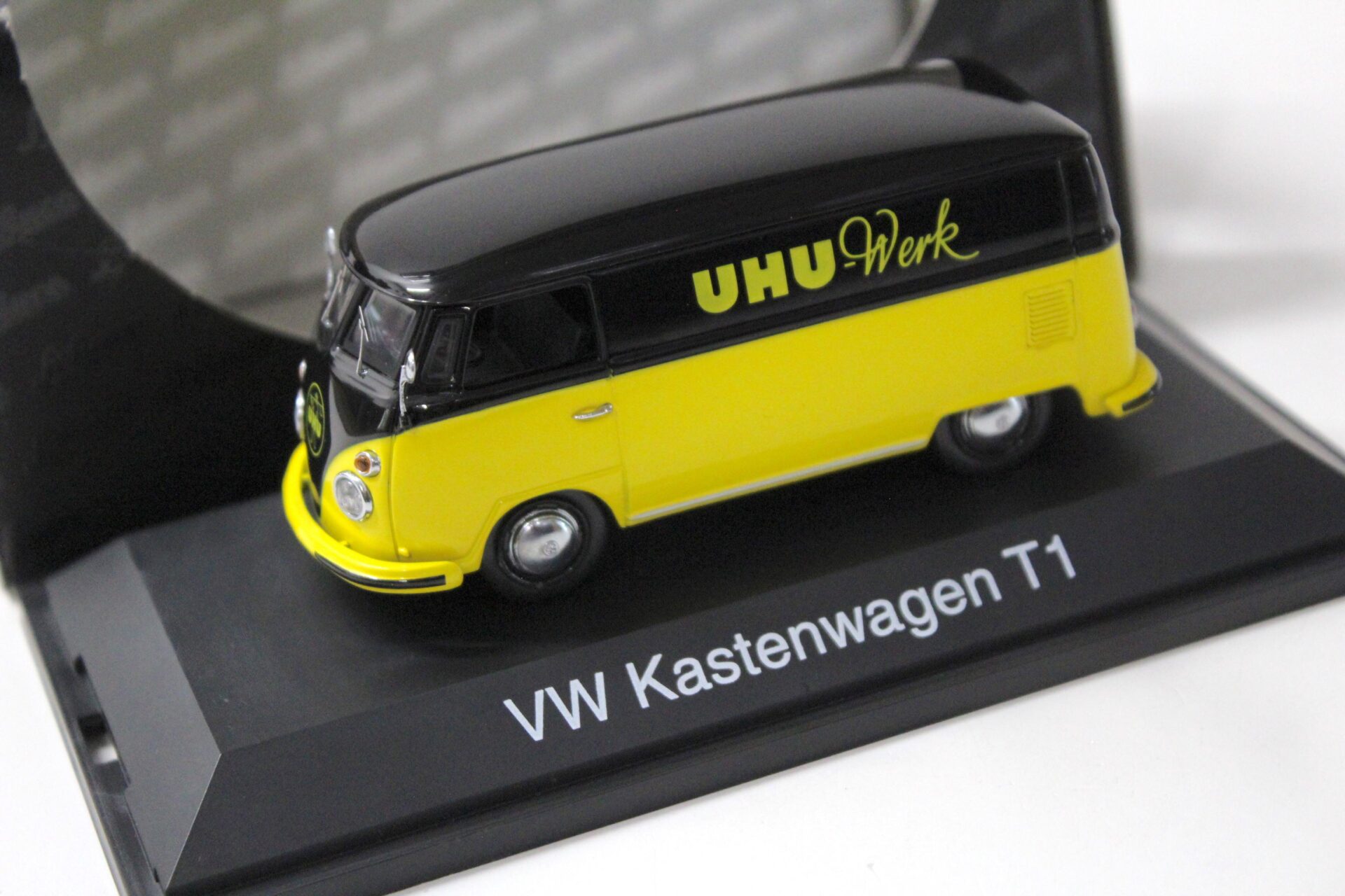 1:43 Schuco VW T1 Kastenwagen UHU Werk yellow/ black