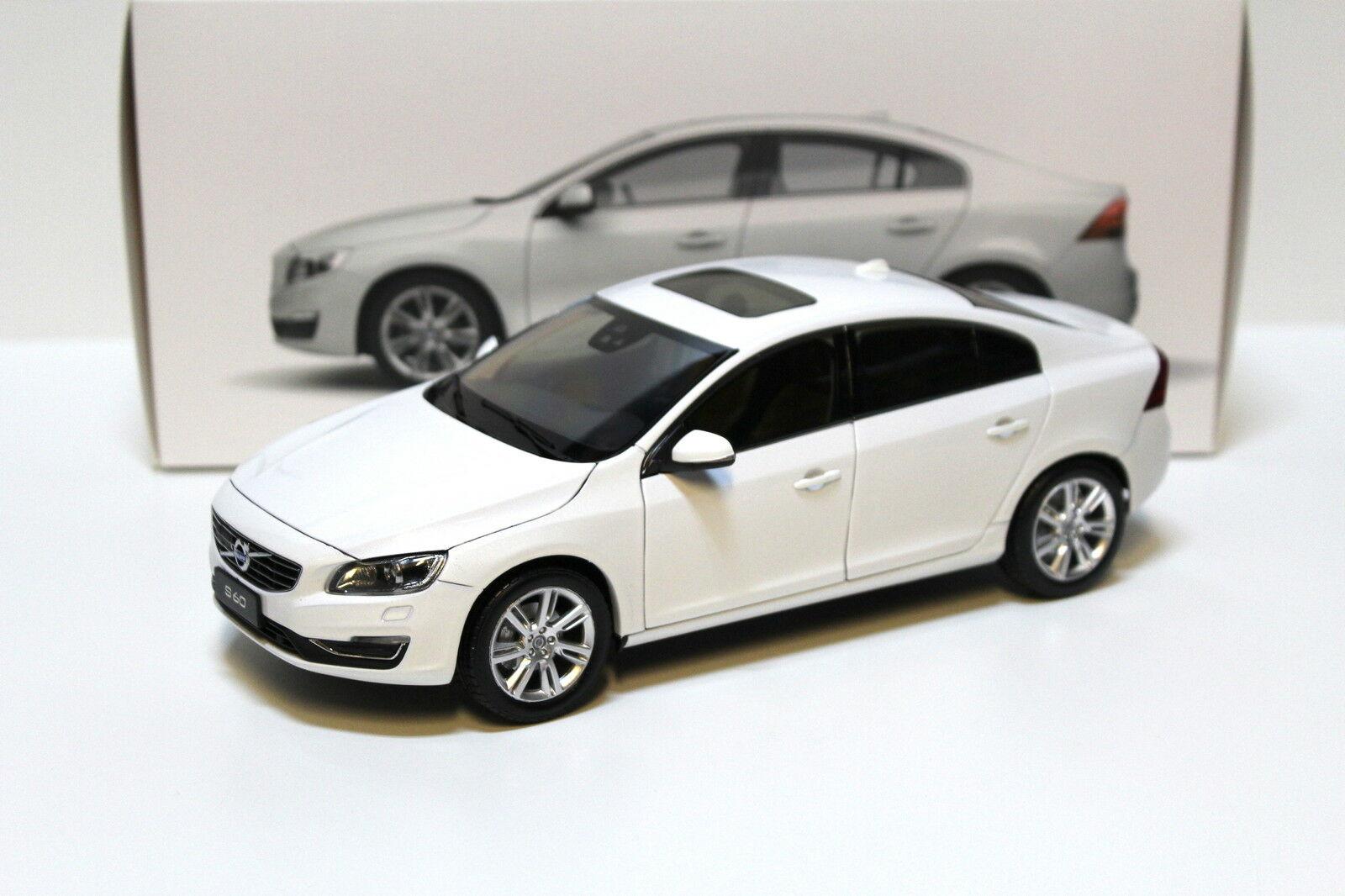 1:18 Motor City Classics Volvo S60 Sedan white 2015
