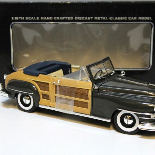 1:18 Motor City Classics Chrysler Town & Country green