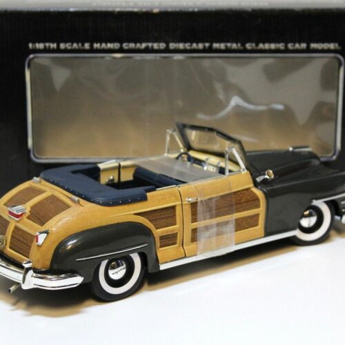 1:18 Motor City Classics Chrysler Town & Country green