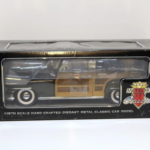 1:18 Motor City Classics Chrysler Town & Country green
