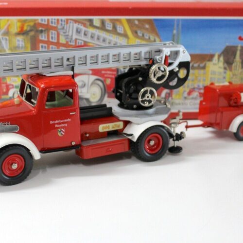 Schuco 00203 Elektro Construction MAN LKW Feuerwehr mit Anhänger red