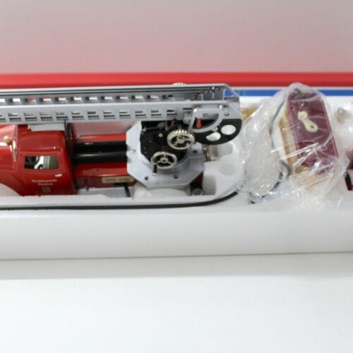 Schuco 00203 Elektro Construction MAN LKW Feuerwehr mit Anhänger red