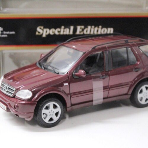 1:18 Maisto Mercedes Benz ML 55 AMG darkred
