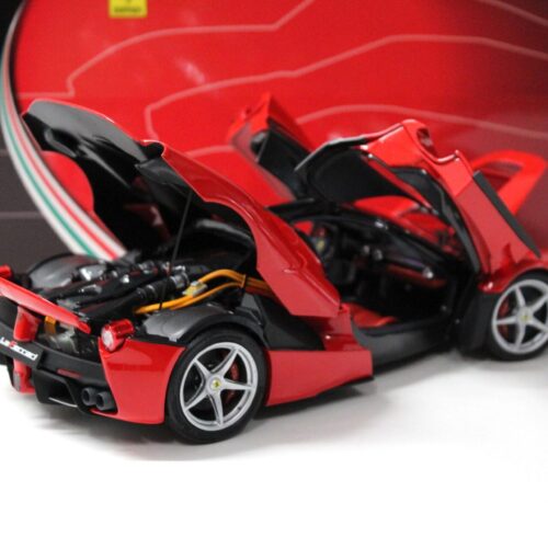 1:18 BBR Ferrari LaFerrari Corsa red/ Gloss black roof FULL OPENING