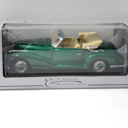 1:18 Maisto Mercedes 300S Cabriolet green DEALER VERSION - Image 4