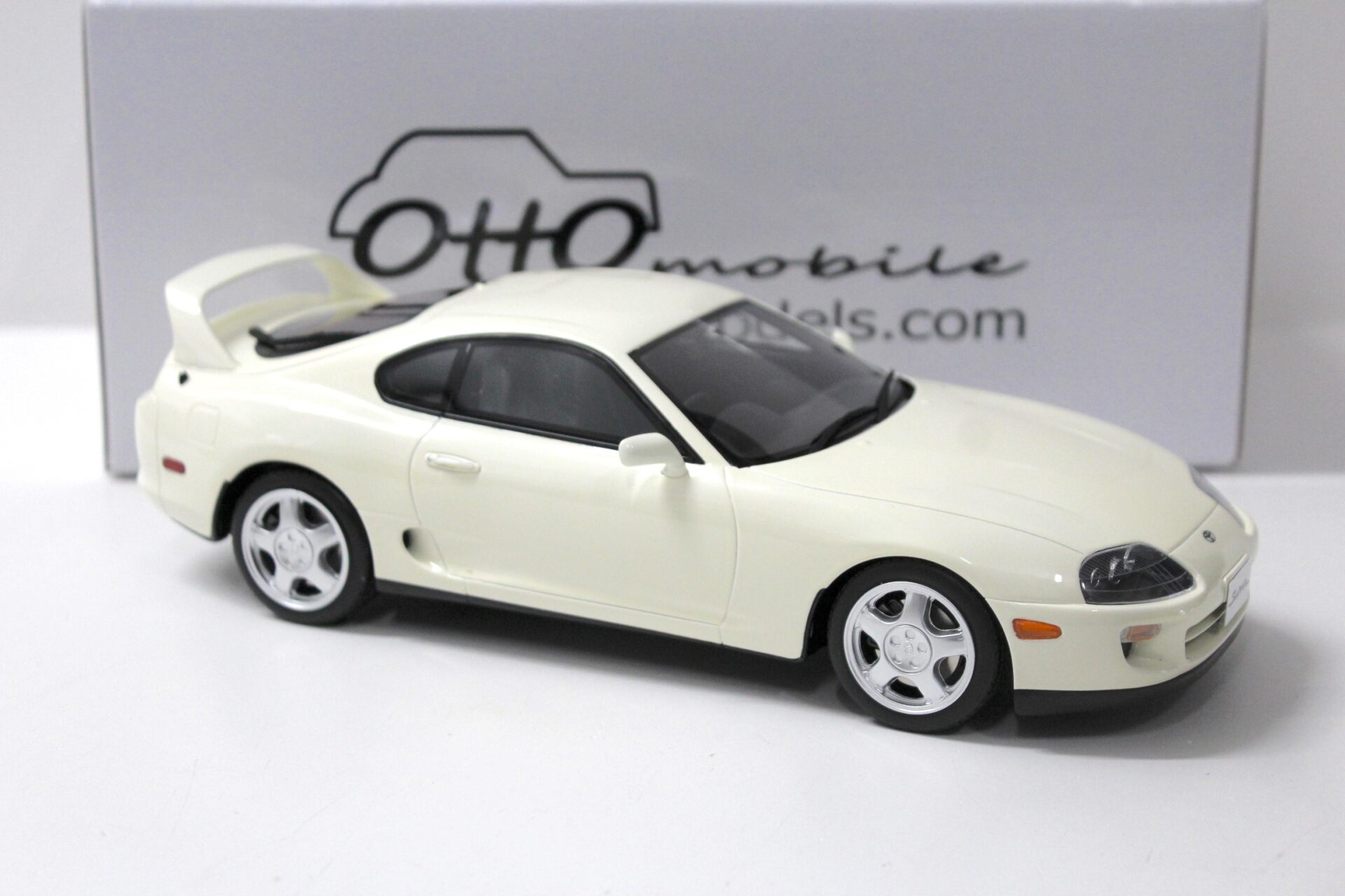 1:18 OTTO mobile OT236 Toyota Supra MK4 Coupe super white