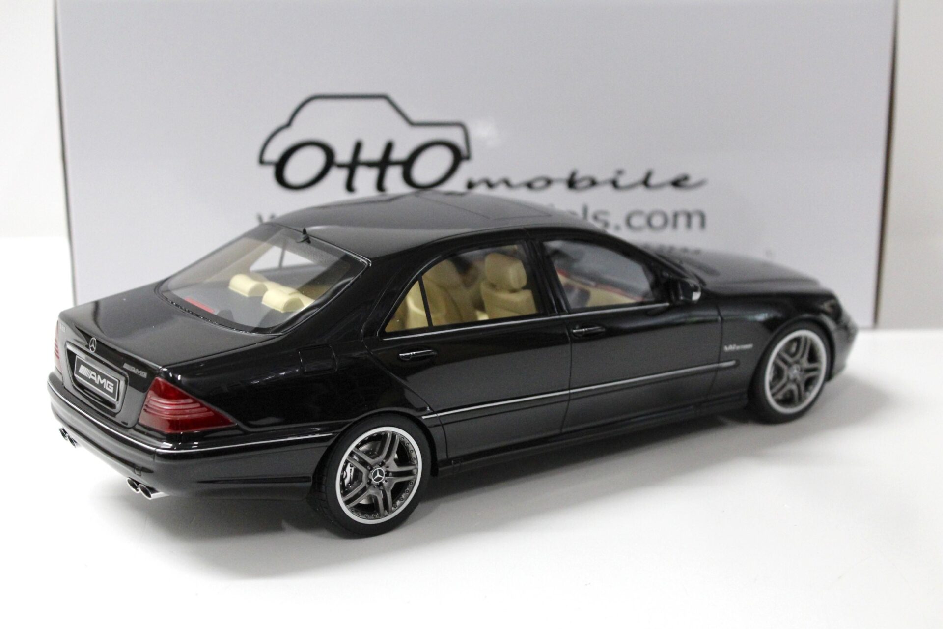 1:18 OTTO mobile OT846 Mercedes S65 AMG S-Klasse W220 black 2004