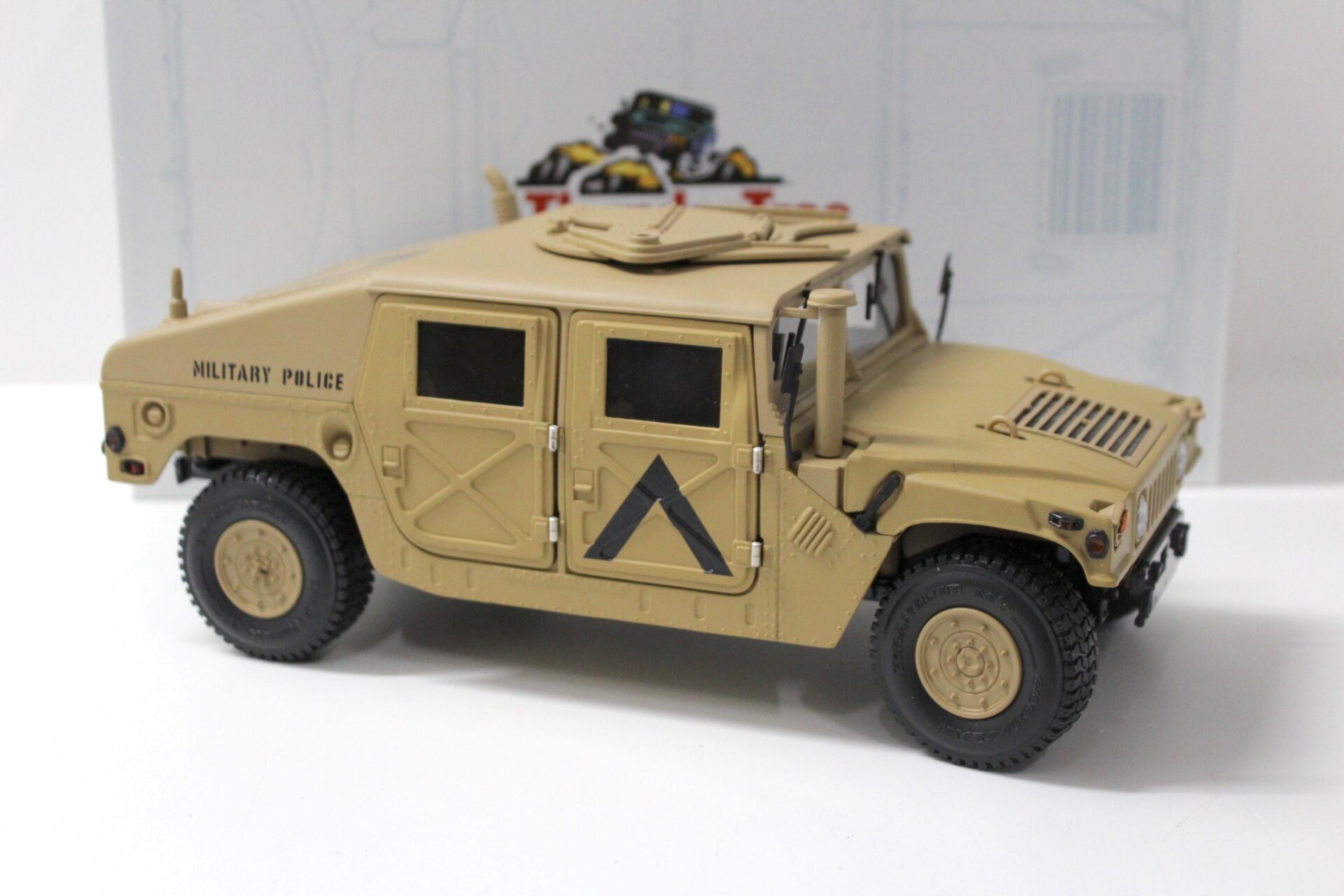 1:18 Exoto 1995 AM General Hummer Humvee Thunder Trac Military Police