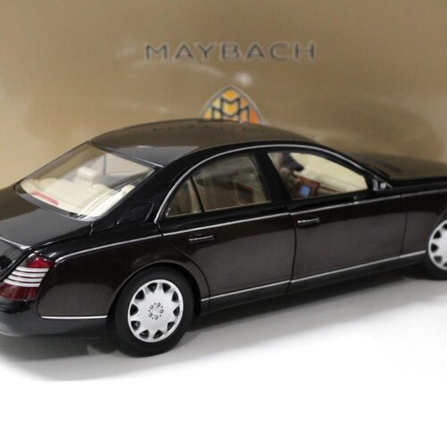 1:18 AUTOart Maybach 57 Limousine black/ dark brown DEALER VERSION