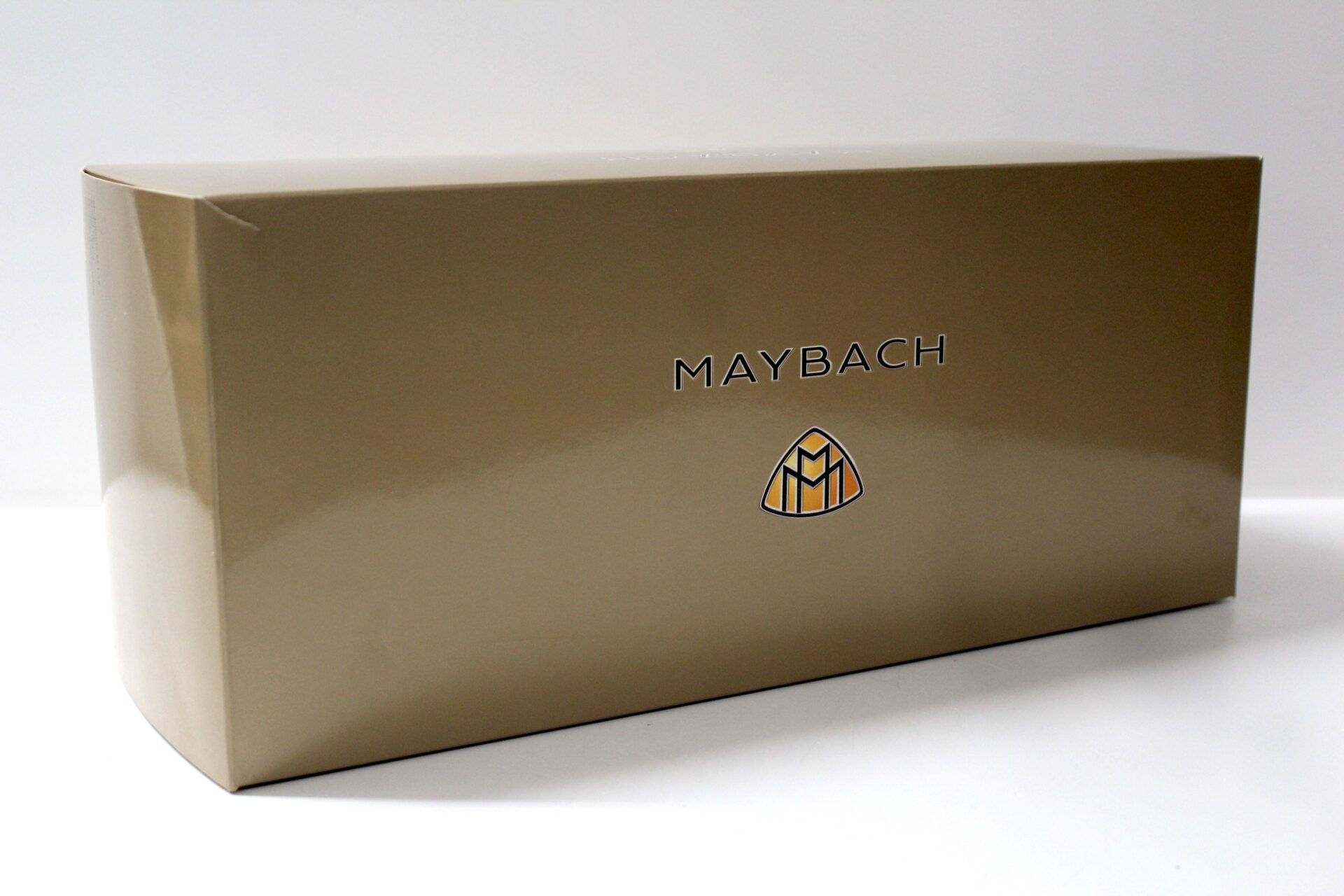 1:18 AUTOart Maybach 57 Limousine black/ dark brown DEALER VERSION