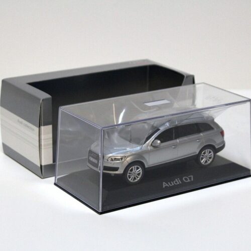 1:43 Schuco Audi Q7 4.2 Quattro light silver DEALER VERSION