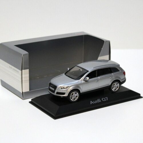1:43 Schuco Audi Q7 4.2 Quattro light silver DEALER VERSION
