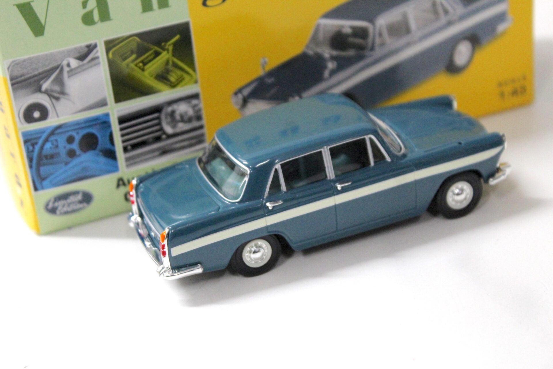 1:43 Vanguards Austin A60 Cambridge Persian blue/ Snowberry white stripe