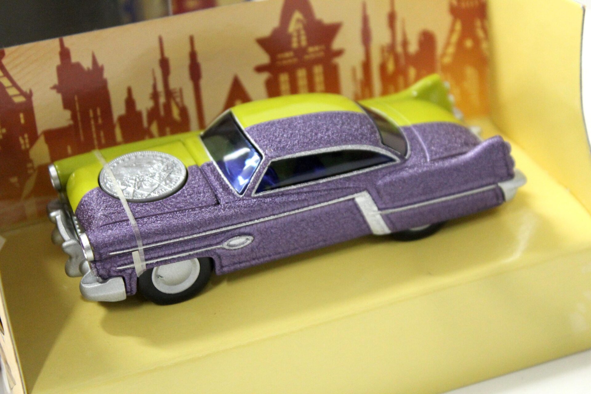 1:43 Corgi 1950Â´s DC Comics TWO-Face Car Batman