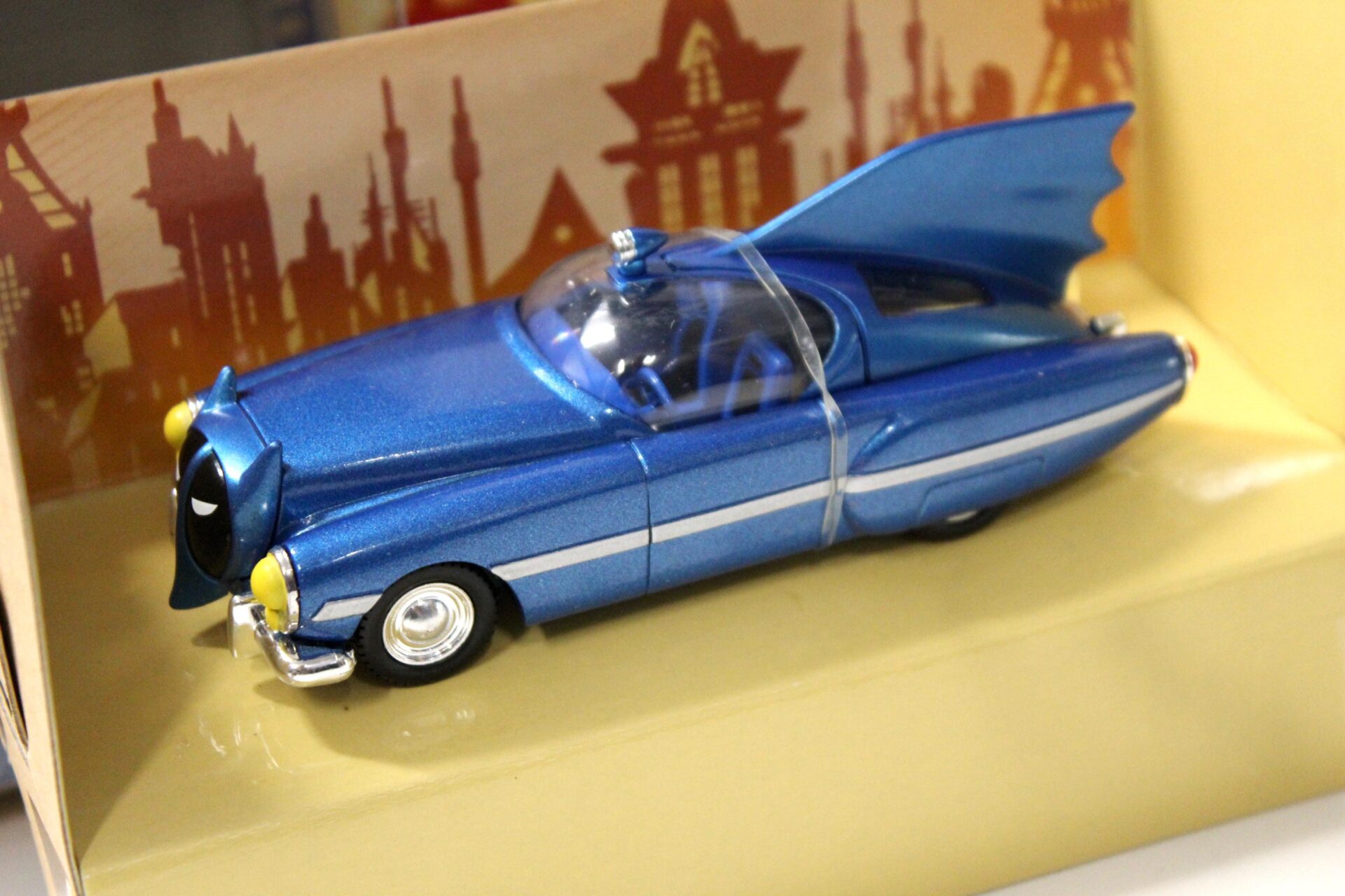 1:43 Corgi 1950Â´s DC Comics BATMOBILE BMBV1 Batman blue