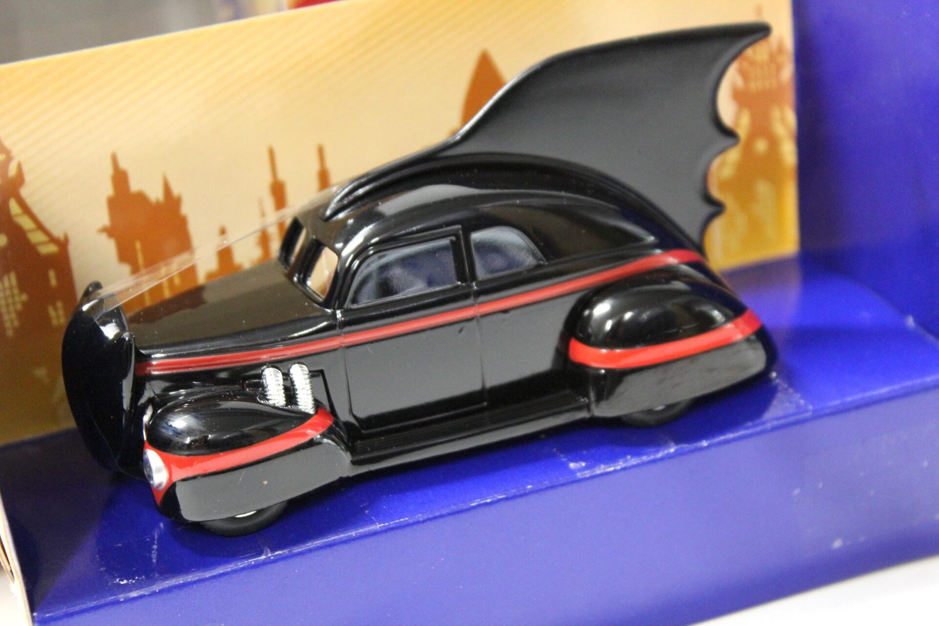 1:43 Corgi 1940Â´s DC Comics BATMOBILE Batman black