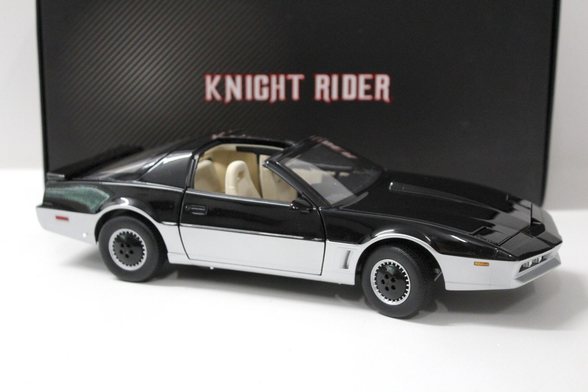 1:18 Hot Wheels Elite Pontiac Trans AM Knight Rider KARR black/ silver
