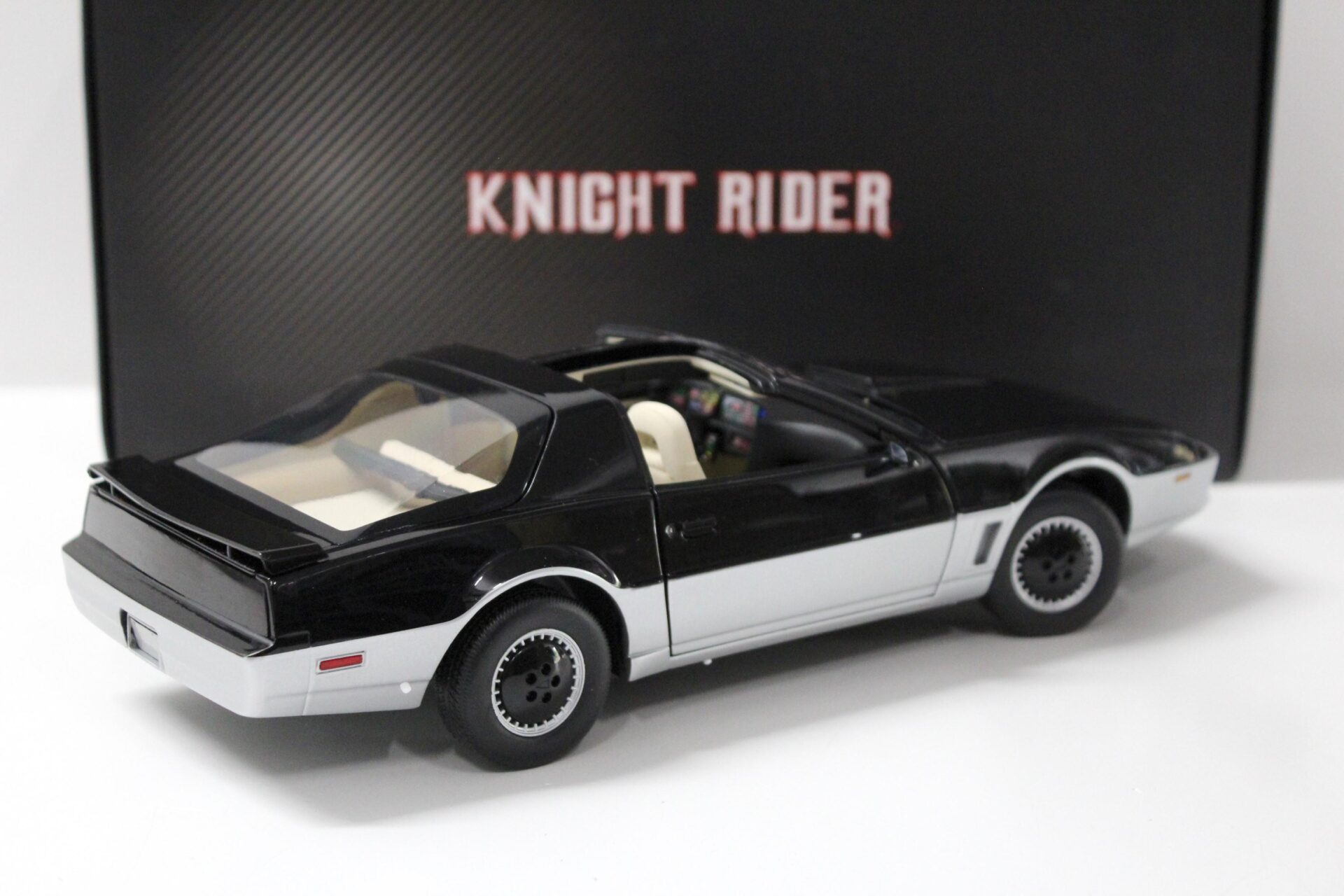 1:18 Hot Wheels Elite Pontiac Trans AM Knight Rider KARR black/ silver