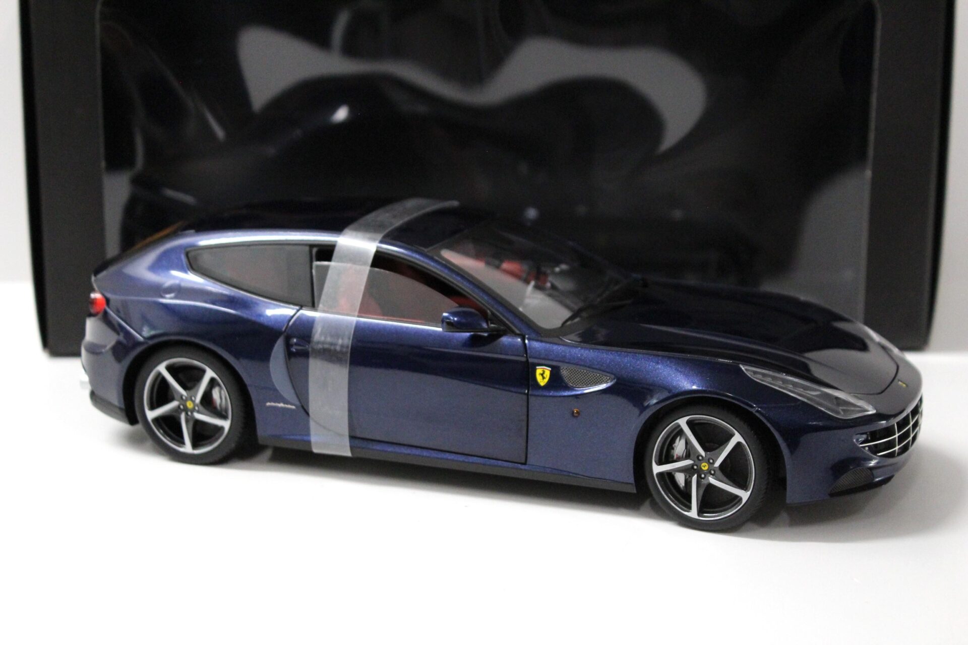 1:18 Hot Wheels Elite Ferrari FF dark blue – Premium-Modelcars