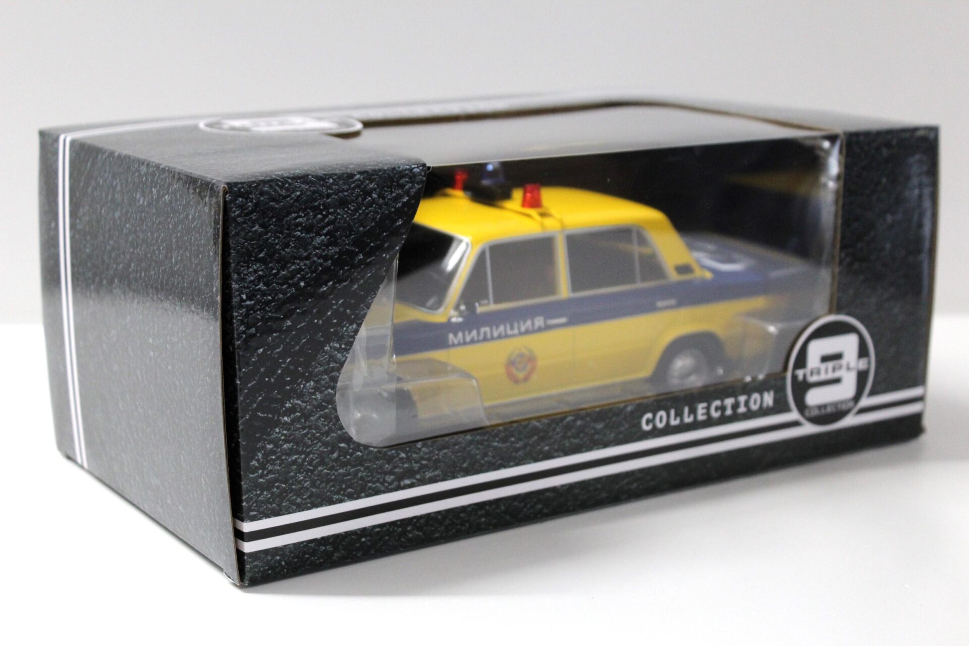 1:18 Triple9 IXO Lada 1600 VAZ USSR Traffic Police Polizei 1976