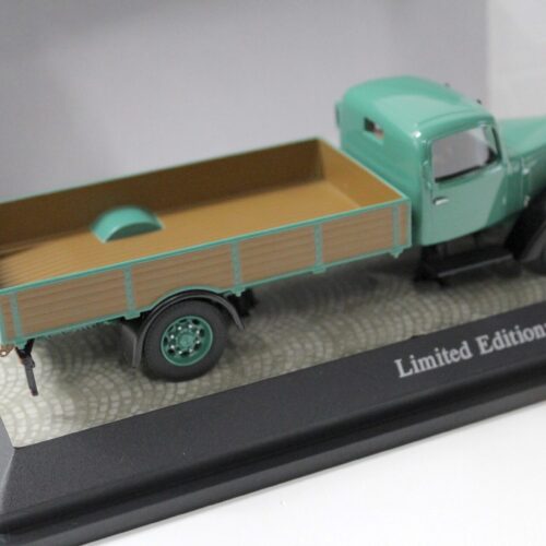 1:43 Premium ClassiXXs Mercedes L3000 platform truck dark green - Image 2