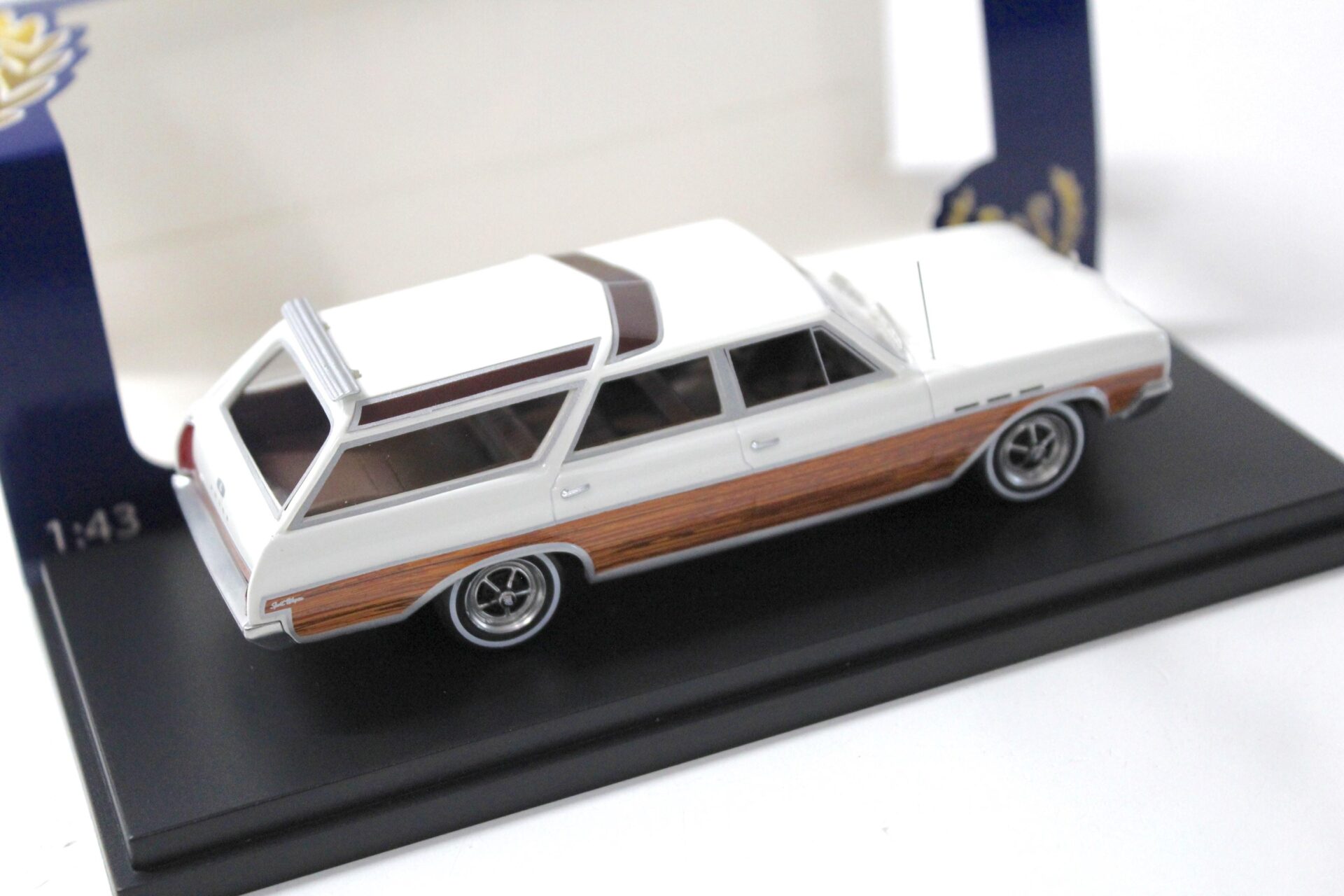 1:43 BOS Buick Sport Wagon white/ wood panels