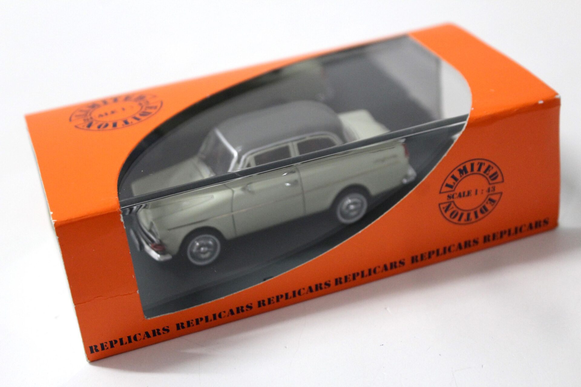 1:43 Replicars DAF Daffodil beige/ grey roof