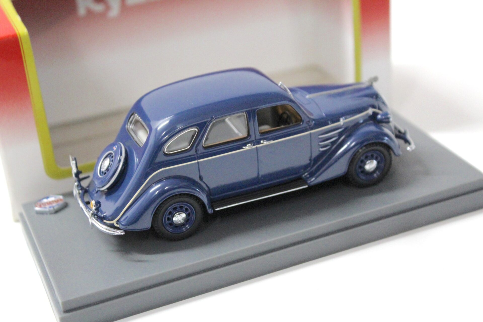1:43 Kyosho Toyota AA Sedan 1936 blue