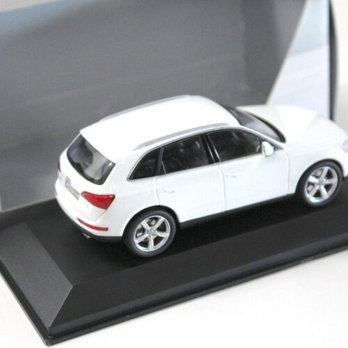 1:43 Schuco Audi Q5 white DEALER VERSION