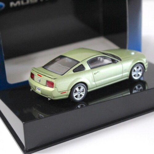 1:43 AUTOart Ford Mustang GT 2005 AUTO SHOW 2004 green