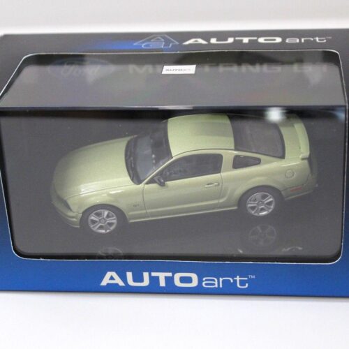 1:43 AUTOart Ford Mustang GT 2005 AUTO SHOW 2004 green
