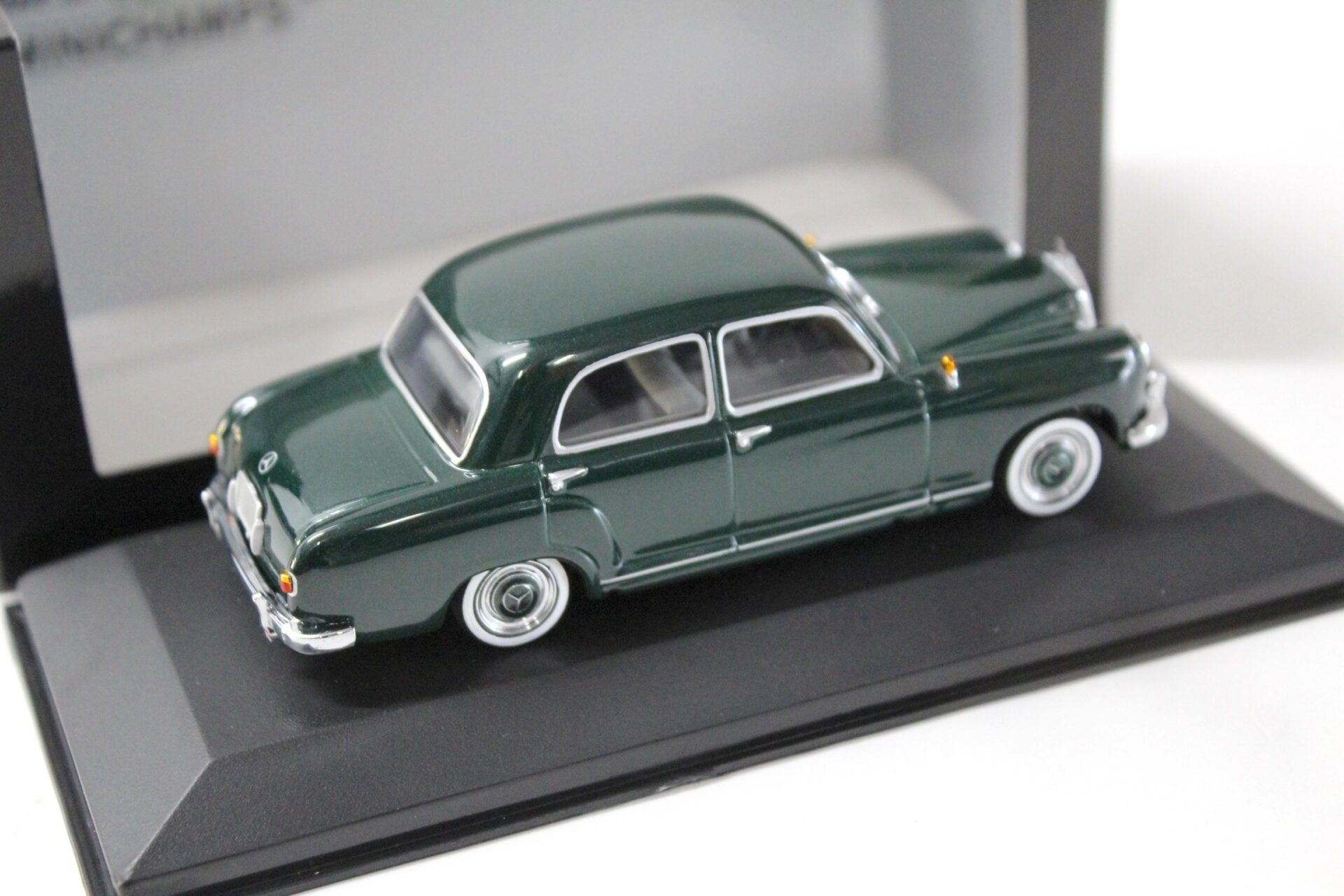 1:43 Minichamps Mercedes 180 Ponton W120 Moos green 1953