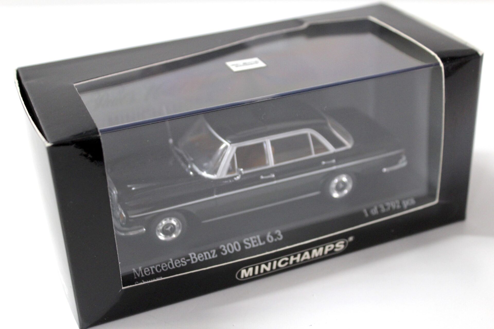 1:43 Minichamps Mercedes 300 SEL 6.3 Limousine black 1968
